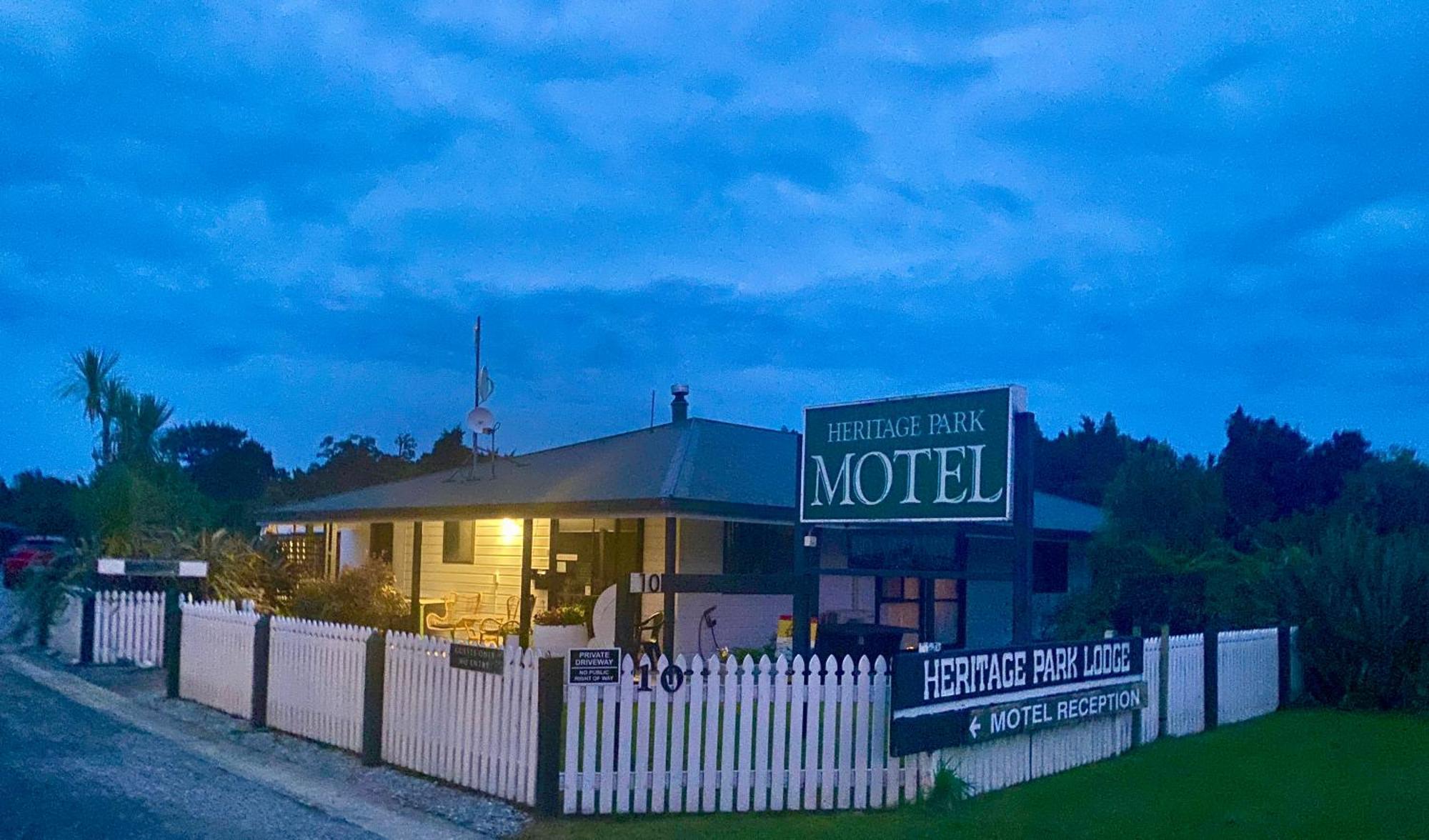 Heritage Park Lodge Гаст Екстер'єр фото